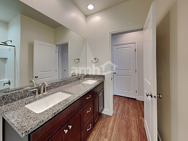 Building Photo - 426 E Sicily Dr