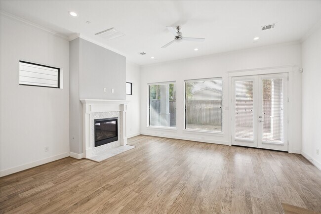 Building Photo - 4405 Schuler St