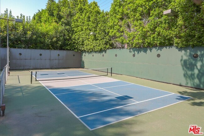 Building Photo - 5400 Lindley Ave