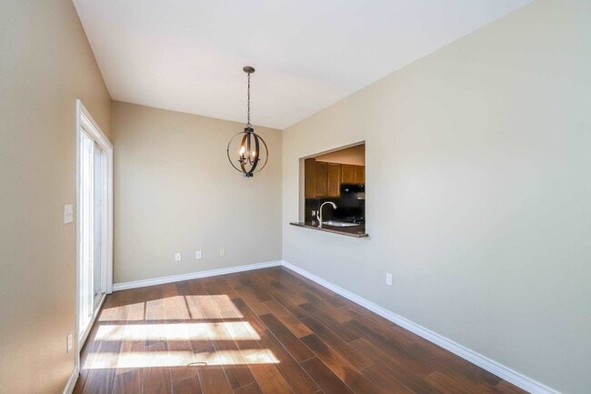 Building Photo - 2445 Monarch Dr