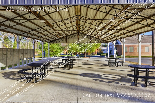 Building Photo - 201 Dogwood Path Ln