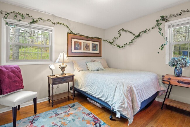 Building Photo - Two Bedroom Apartment - Great North Ashevi...