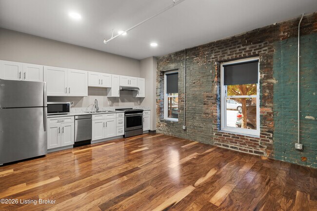 Building Photo - 601 E Main St