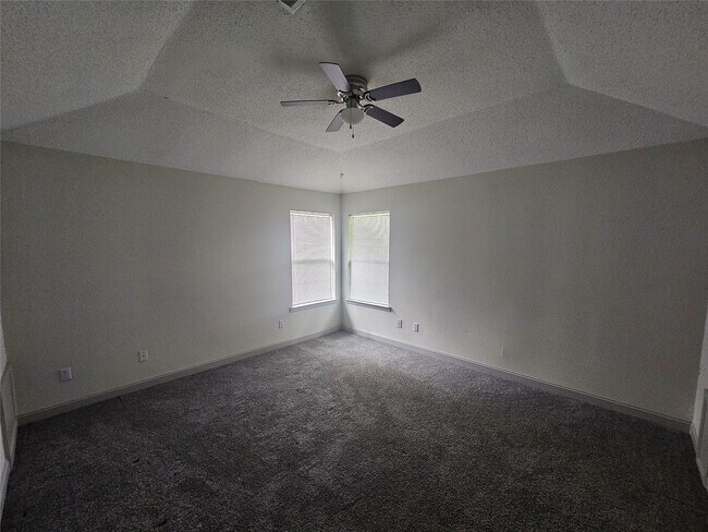 Building Photo - 3206 Pebble Lake Dr