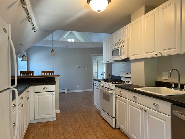 Building Photo - 21 Hawthorn Ave