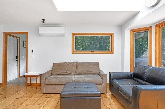 Building Photo - 45 S Killingly Rd