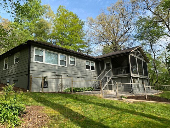 Building Photo - East AVL - Mid Century Modern Beauty in Bo...