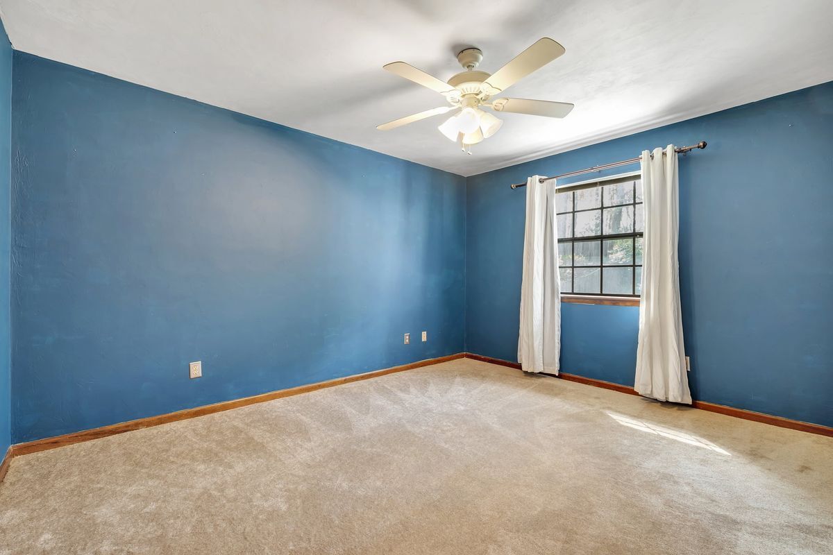 Building Photo - 2057 Victory Garden Ln