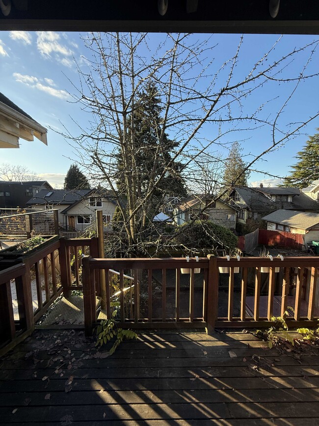 Building Photo - 6547 Greenwood Ave N