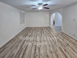 Building Photo - 117 S Silver Ridge St