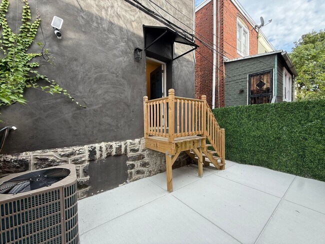 Building Photo - 1402 S 54th St