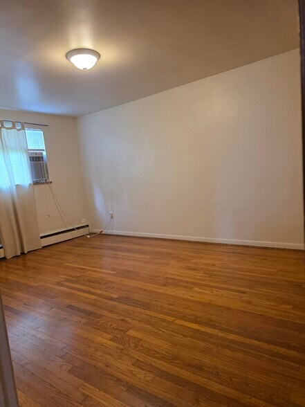Building Photo - 4250 Saint Martins Pl