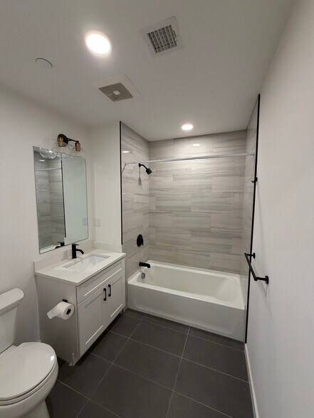 Building Photo - 175 Gove St