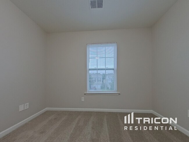 Building Photo - 909 Northern Dancer Ln