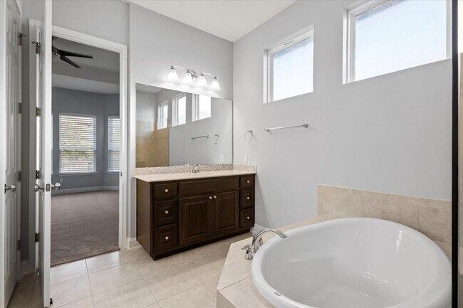 Building Photo - 5112 Globe Mallow Dr