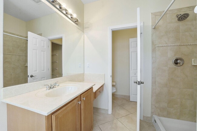 Building Photo - 128 W Royal Palm Cir