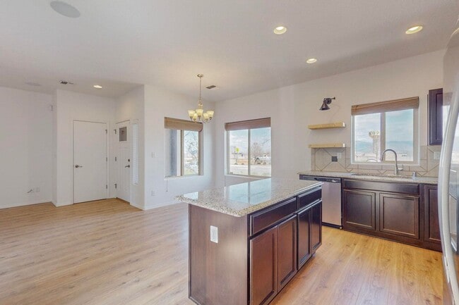 Building Photo - 3 bedroom, 2 1/2 Bath Pulte Ocotillo Model Home