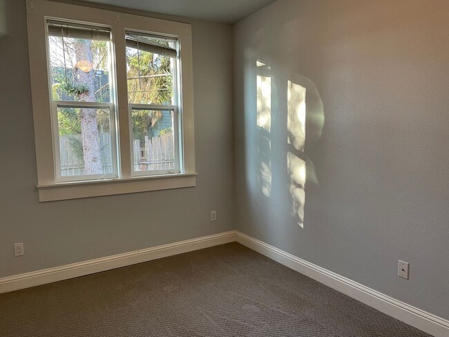 Building Photo - M1614 #1-3