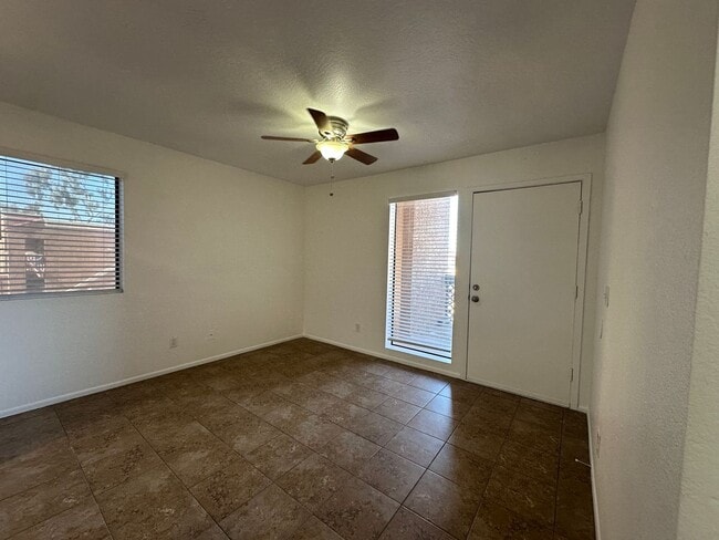 Building Photo - Lindsey and McKellips: 2bed, 1 bath unit, second floor