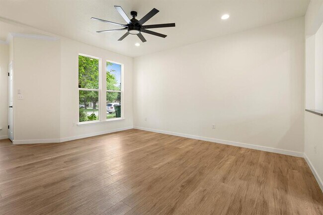 Building Photo - 2118 Zephyr Ln
