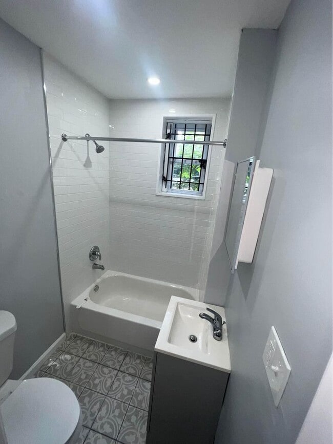 Building Photo - Sparks St