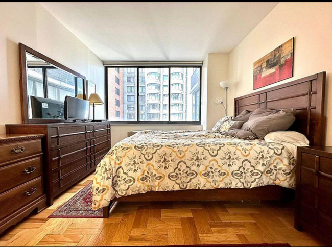 Building Photo - 62 W 62nd St