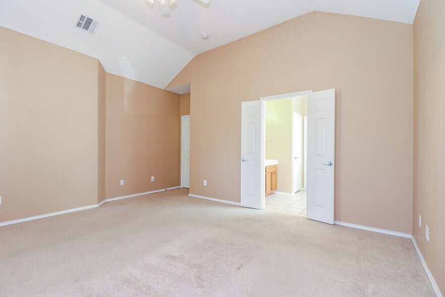 Building Photo - 9401 Waterman Dr