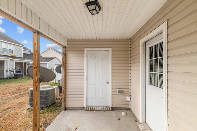 Building Photo - 403 Springwood Dr