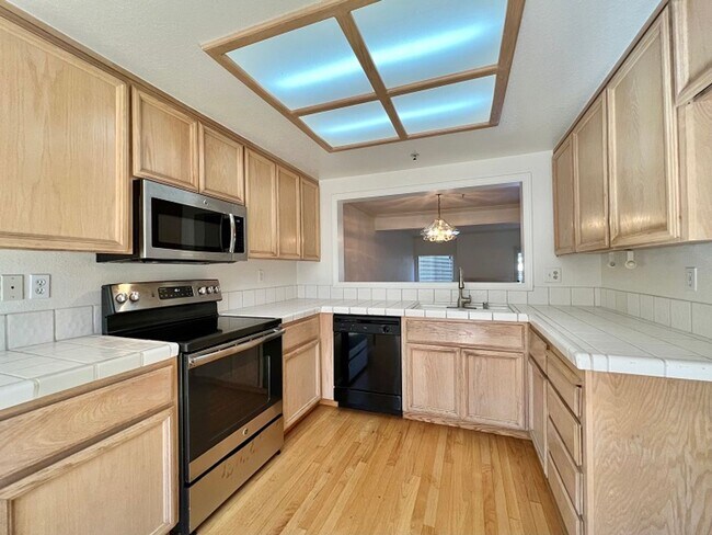 Building Photo - Beautiful Two Bedroom Valley Club Circle C...