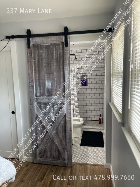 Building Photo - 337 Mary Ln