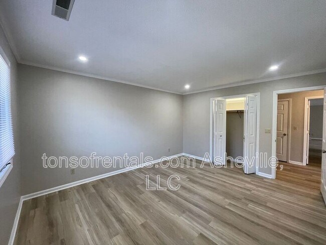 Building Photo - 115 Bent Tree Dr