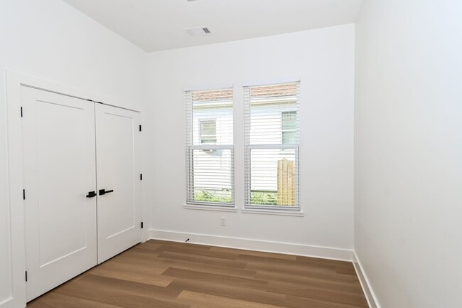 Building Photo - Charming Midtown Home Near Overton Park!
