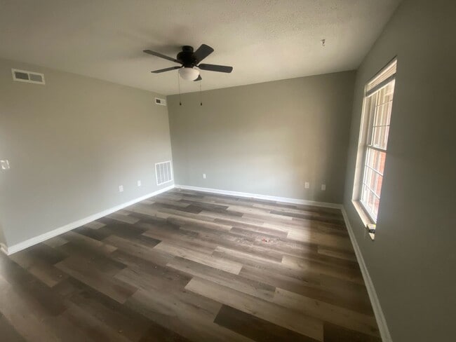 Building Photo - 940-802 Glenn Street, West Columbia, SC 29169