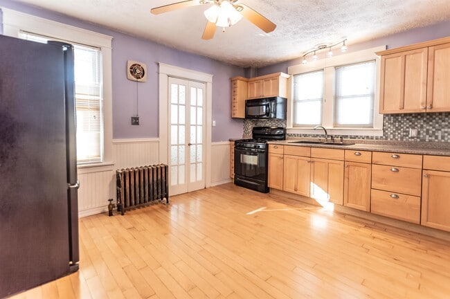 Building Photo - 204 Alsace St