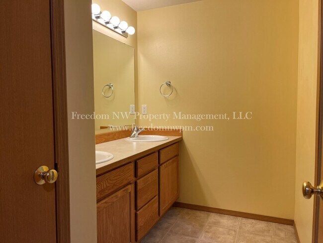 Building Photo - 117 Timberline Ln