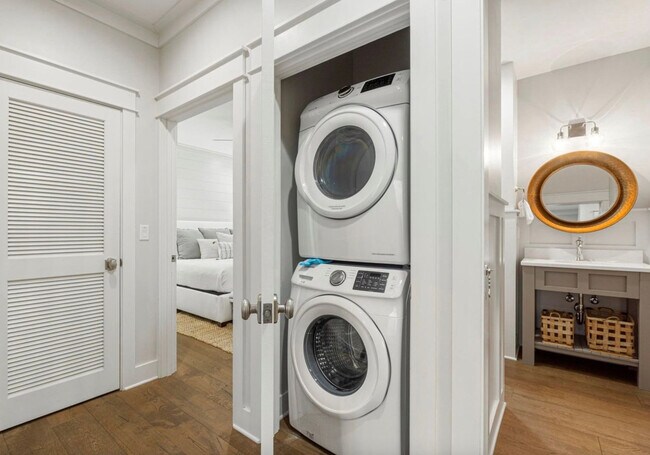 Building Photo - 587 Patina Blvd