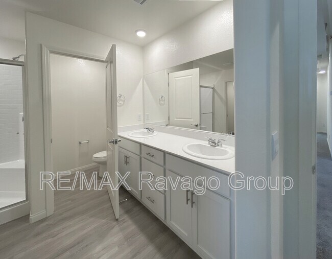 Building Photo - 9920 S Ullom Dr