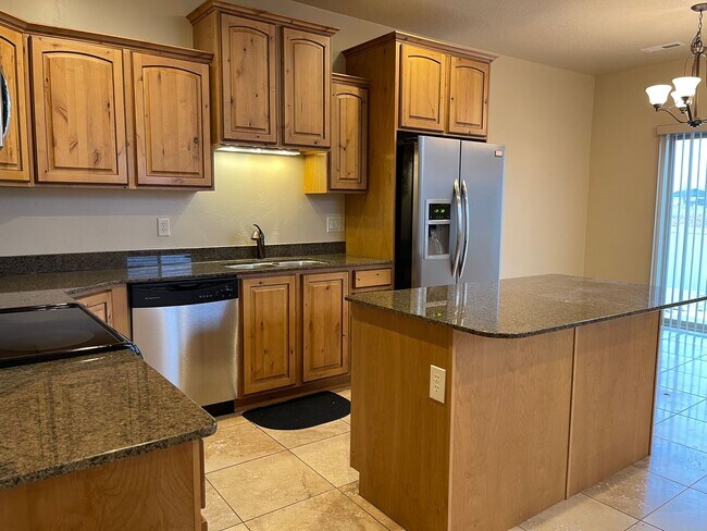 Building Photo - Gorgeous home in Orem