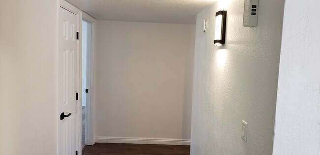 Building Photo - Trails at Scottsdale! Updated patio home with multiple patios