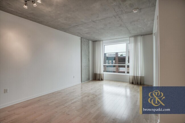 Building Photo - 45 Bartlett St