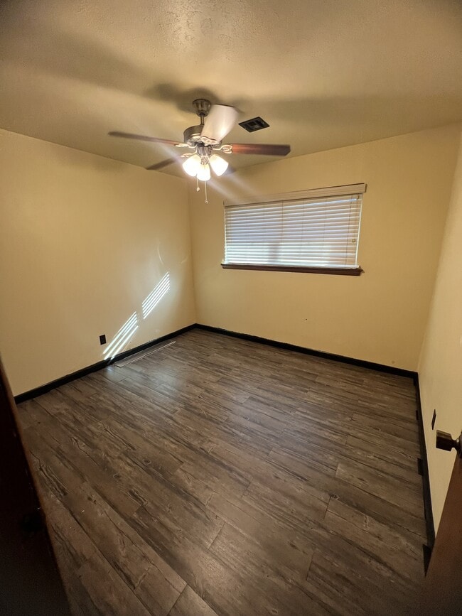 Building Photo - 403 SW 45th St