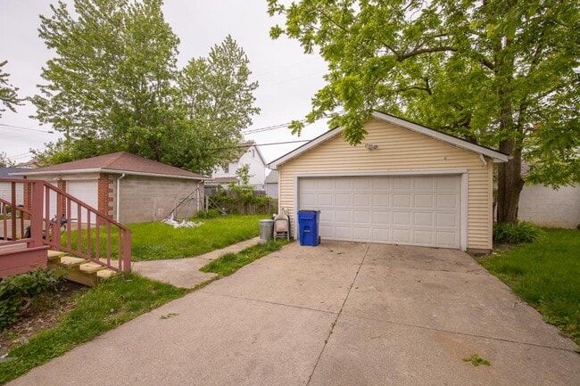 Building Photo - 18619 Arrowhead Ave