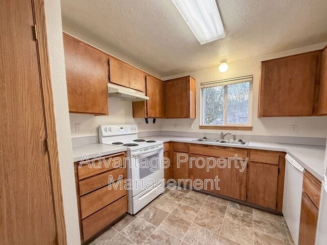 Building Photo - 240 S Monmouth Ave