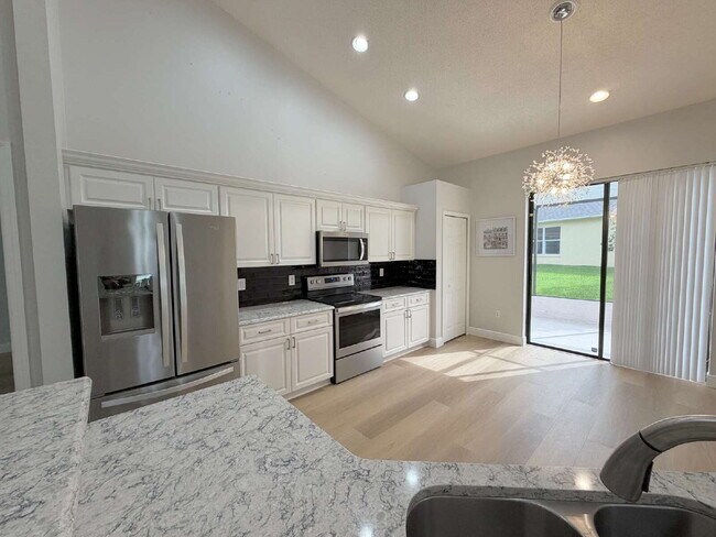 Building Photo - 6240 Fairskies Dr