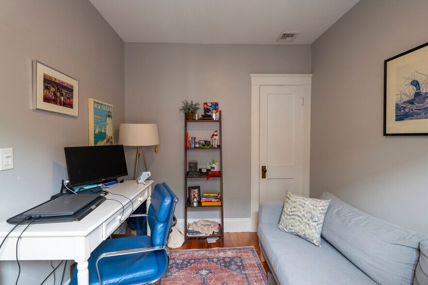 Building Photo - 15 Castleton St