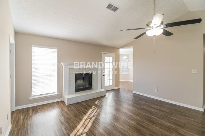 Building Photo - 6057 Dorchester Dr