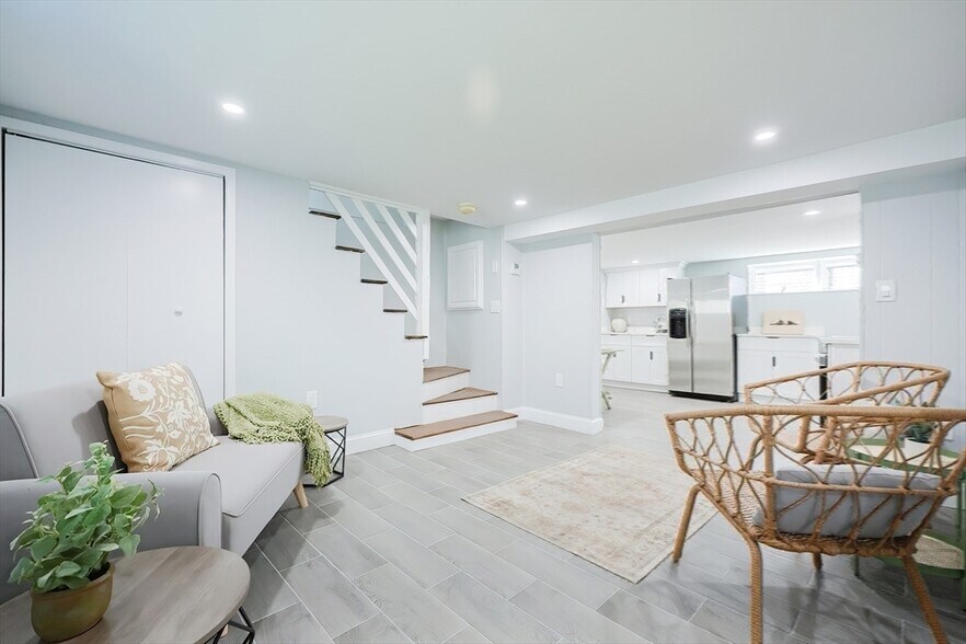 Building Photo - 111 Sharon St