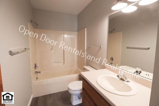 Building Photo - 1421 Fieldstone Dr