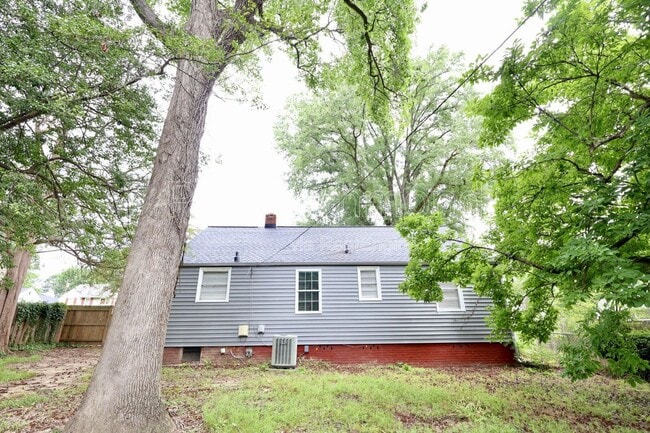 Building Photo - 2405 Bransford Dr