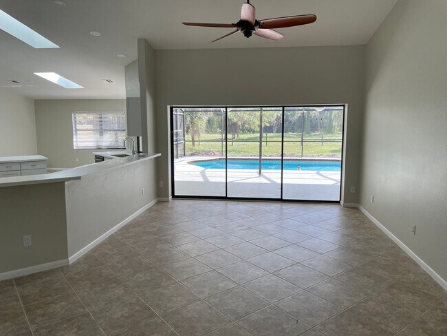 Building Photo - 242 Snyder Dr